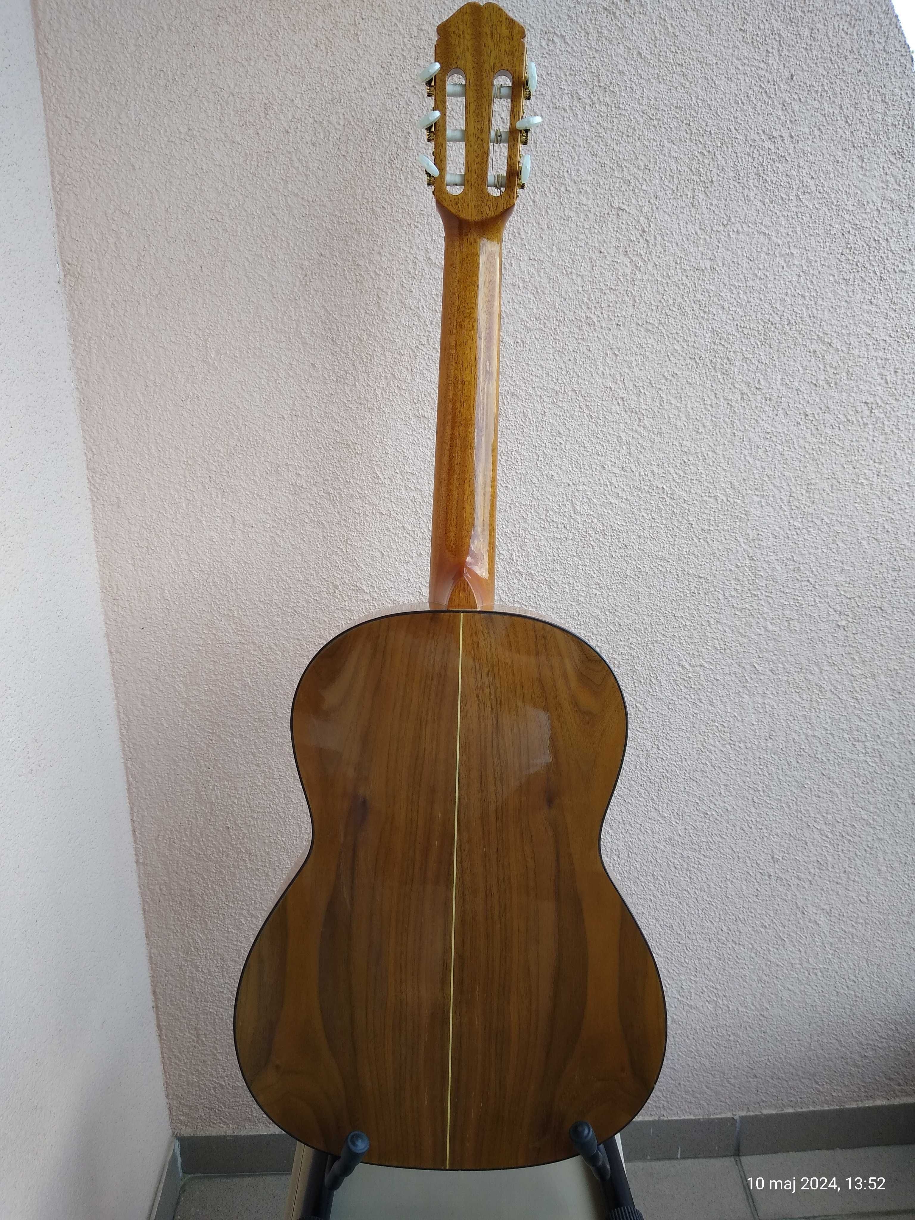 Gitara Madrigal model: 21, twardy futerał, przystawka Shadow SH NFX AC