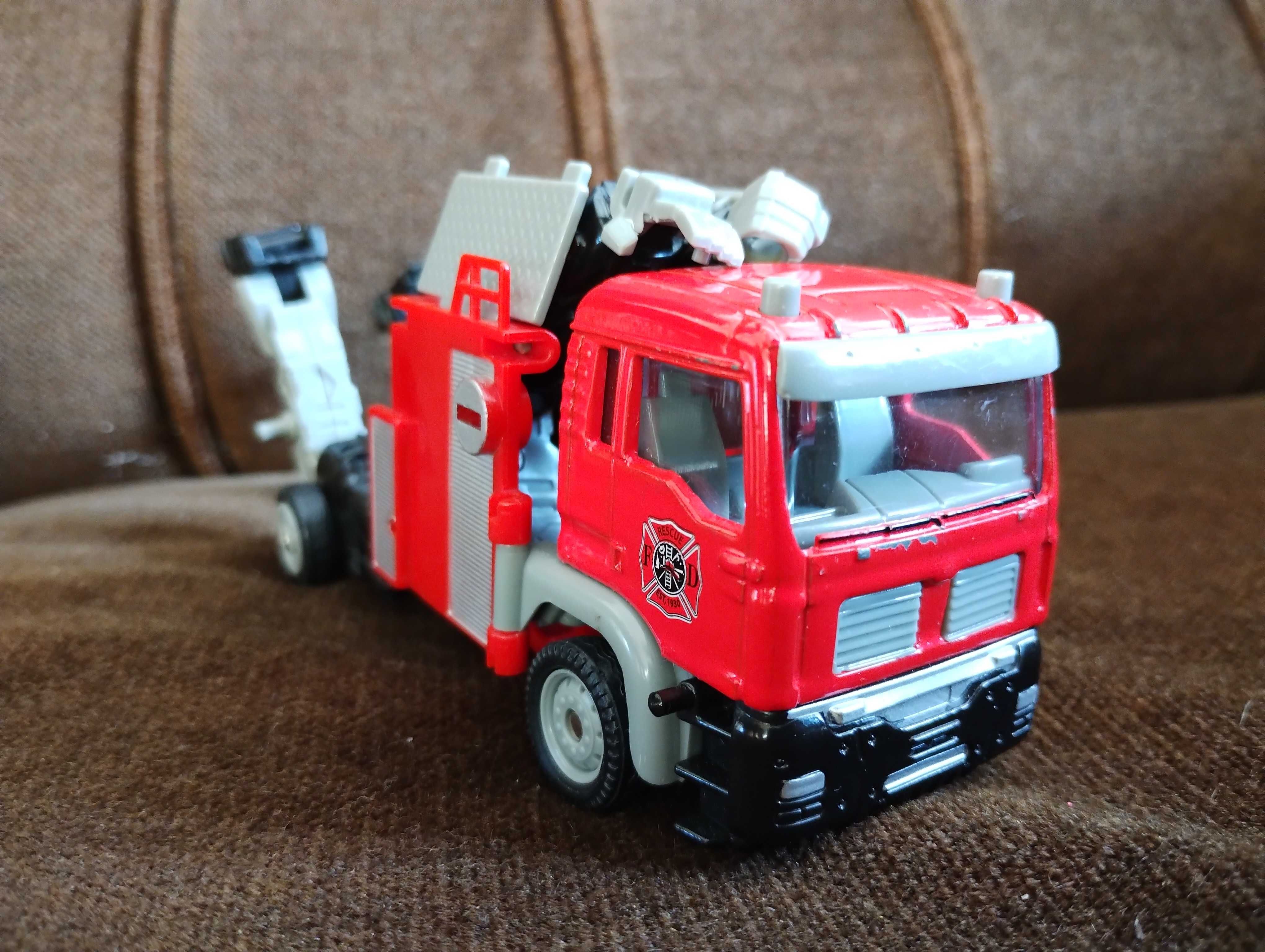 Transformers robot wóz strażacki metalowy i plastikowy