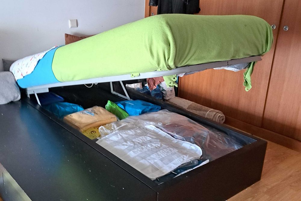 Mobília de quarto em madeira, cor preta