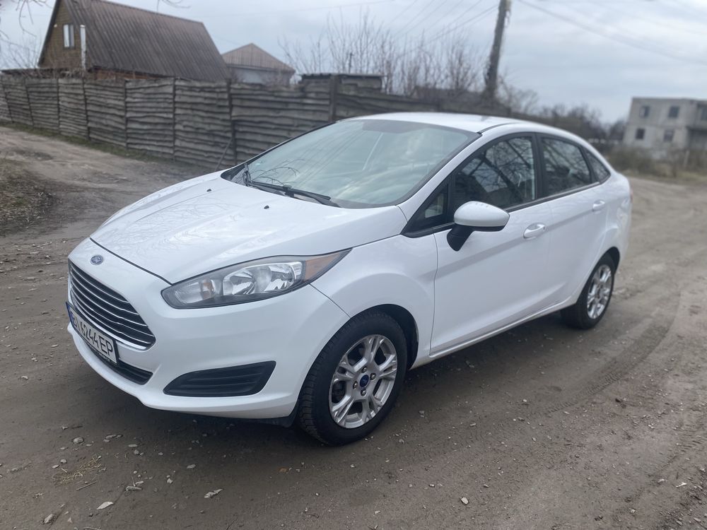 Ford Fiesta 2016г 1,6 автомат