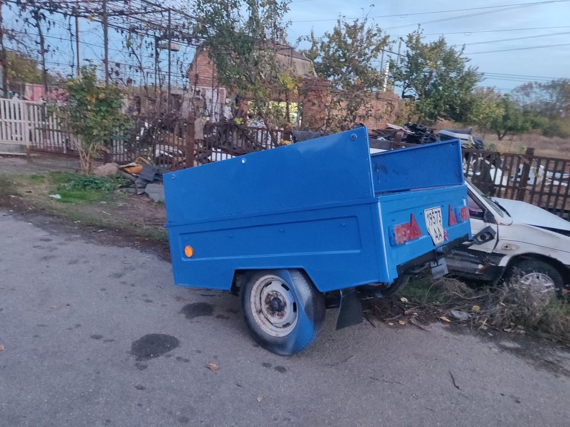 Прицеп зубрёнок в хорошем сомтоянии