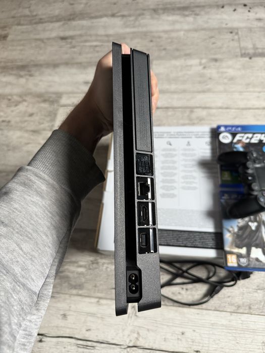 ps4 slim 1tb, 2 pady i gry