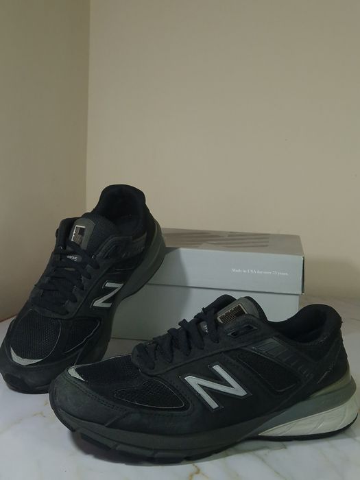 Оригінальні кросівки New Balance 990v5
990v5