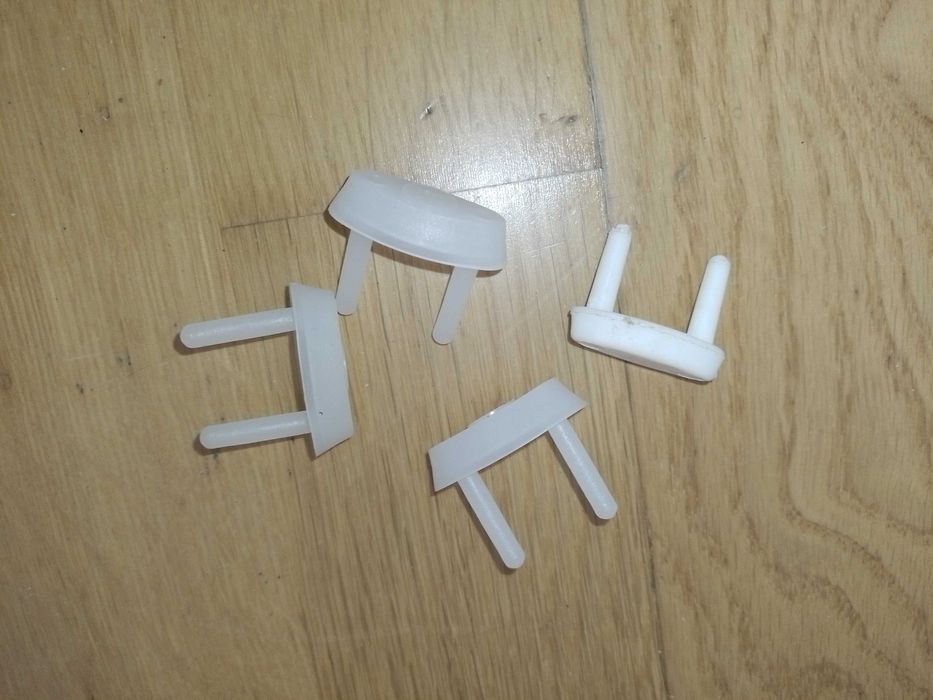 Рамки для розеток VIKO, KARRE, колір кремовий, білий. Заглушки