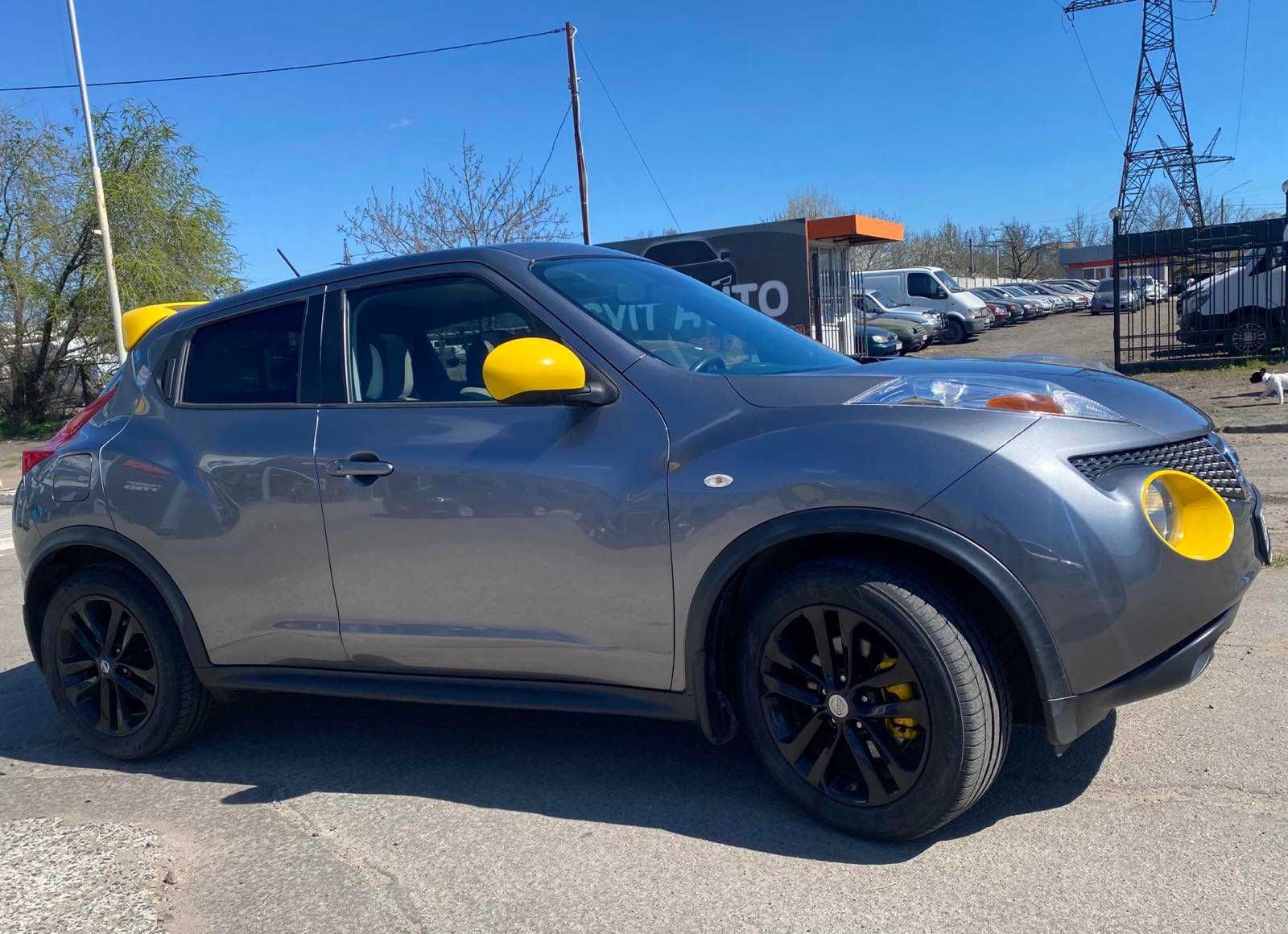 Nissan Juke 2013 року 1,6 л./бензин