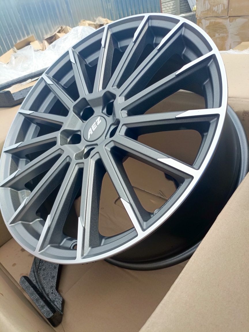 Nowe felgi aluminiowe Aez 5x114,3 et38 8,5jx19 Toyota honda