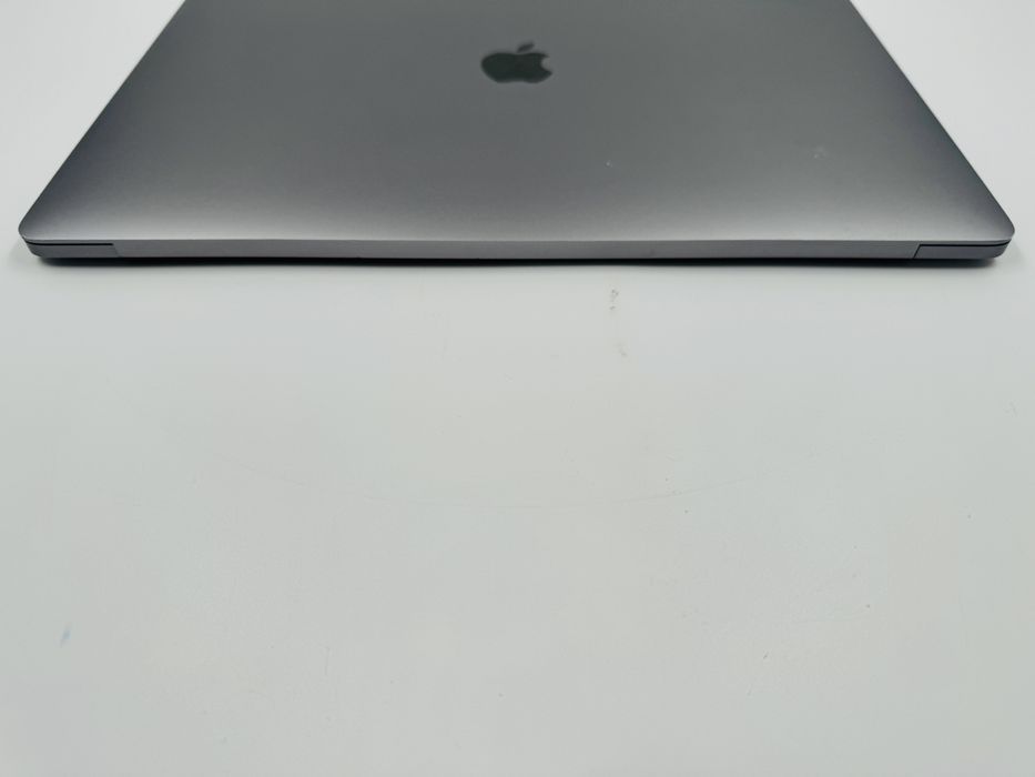 Apple MacBook Pro 15 2018 i7 32GB RAM 2TB SSD AMD 4GB IL5249