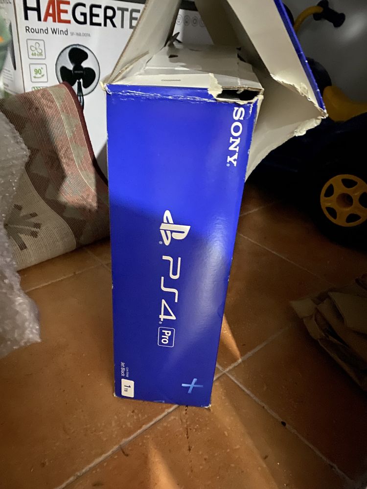 Ps4 PRO 1 tera + jogos e acessorios