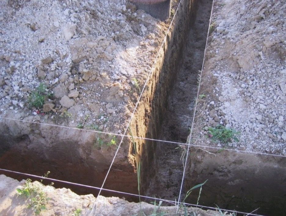 Услуги  Копаем траншеи под канализацию и фундамент