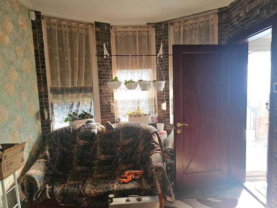 (13) Продам добротний компактний будинок у Великодолинському