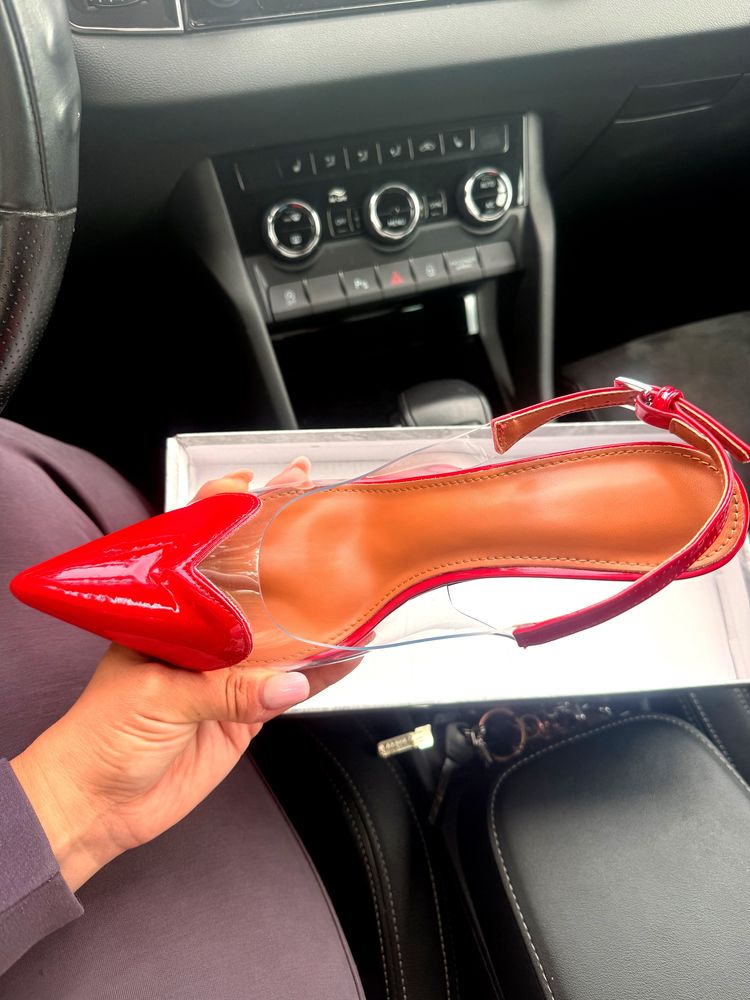 Босоніжки Alaia…..