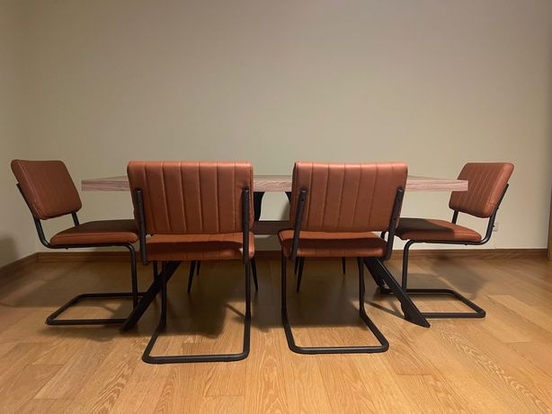 Vendo 4 Cadeiras de Refeição Vintage Novas