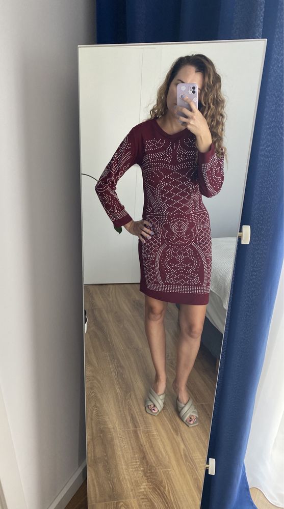 Sukienka z srebrnymi detalami