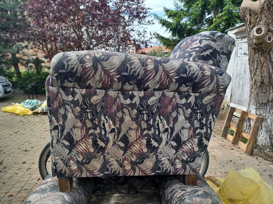 Fotel zabytkowy mocny drewniany stelaż duży używany do renowacji