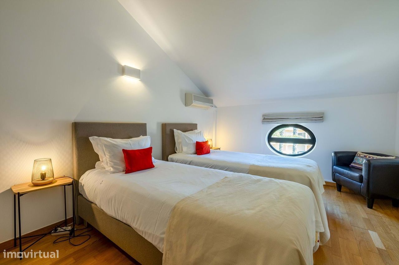 Deslumbrante Apartamento T0 + Mezzanine Top Floor Com Vista Mar, Pisci