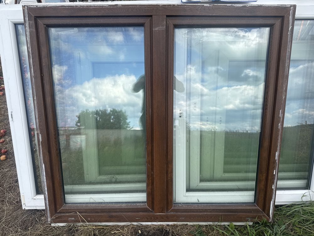 1x okno plastikowe 157x140 orzech biale RU dzielone 50/50 dostawa braz