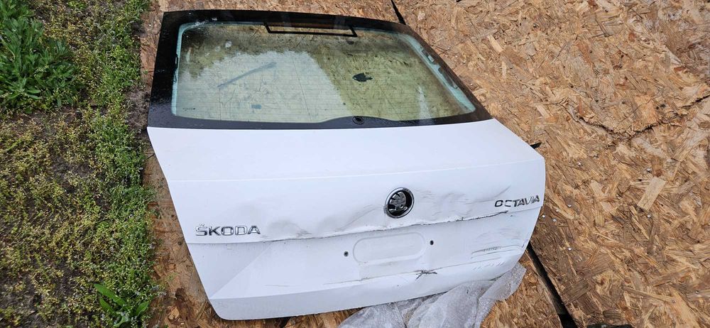 Скло задньої 5-ї двері Skoda Octavia A7 ліфтбек 5E5845049AENVB VAG