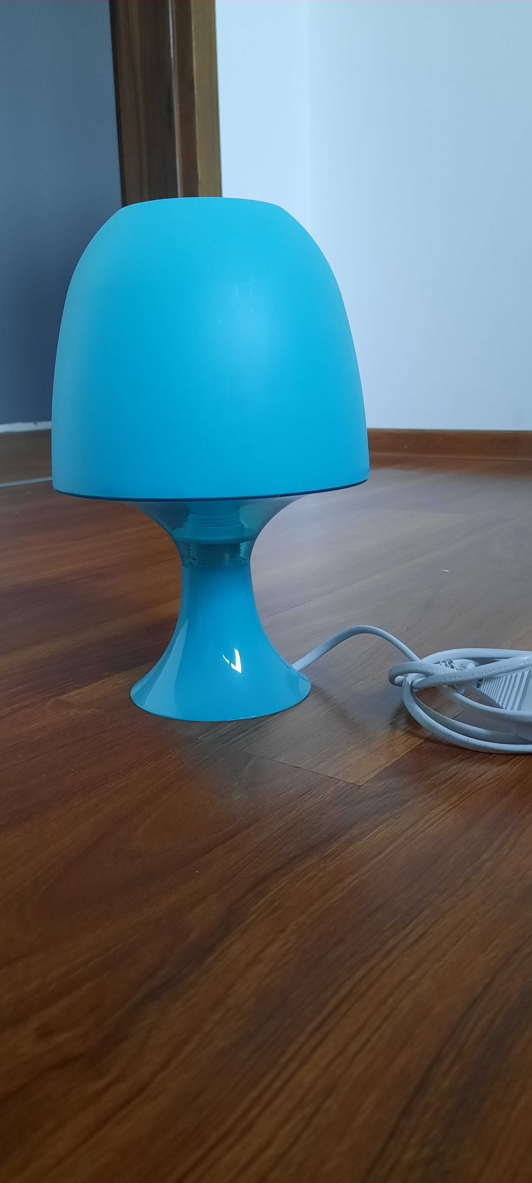Lampka biurkowa niebieska
