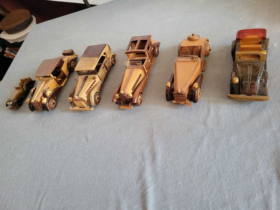 Conjunto de Carros em Madeira