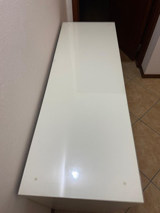 Tocador com tampa de vidro e gaveta para acessórios