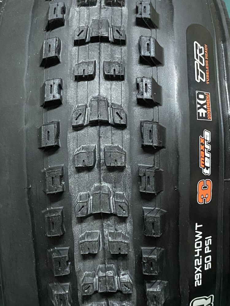 Sapato Specialized Travõe  Hope Tech 3E4 Pneu Maxxis Dissector 29 2.4