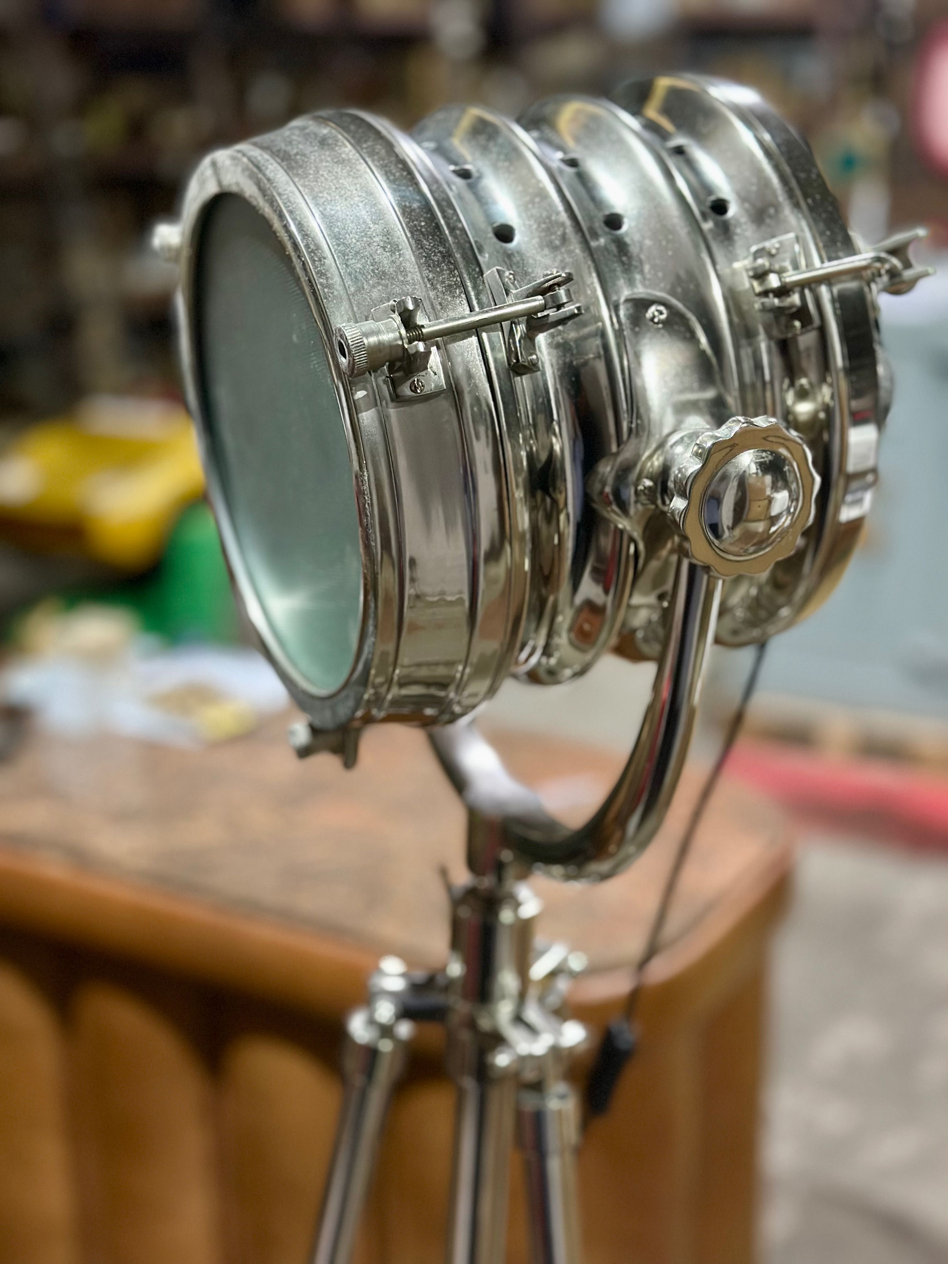 Holofote Náutico Vintage em Metal