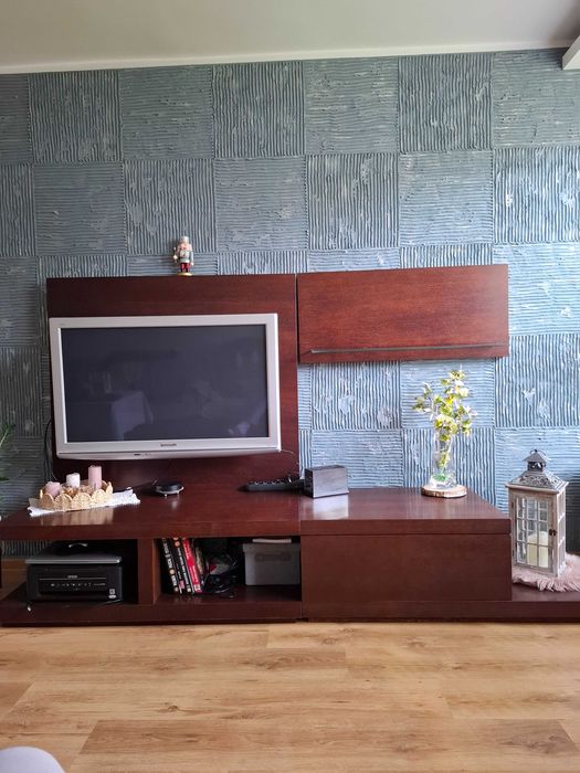 Meble ciemne z  drewna