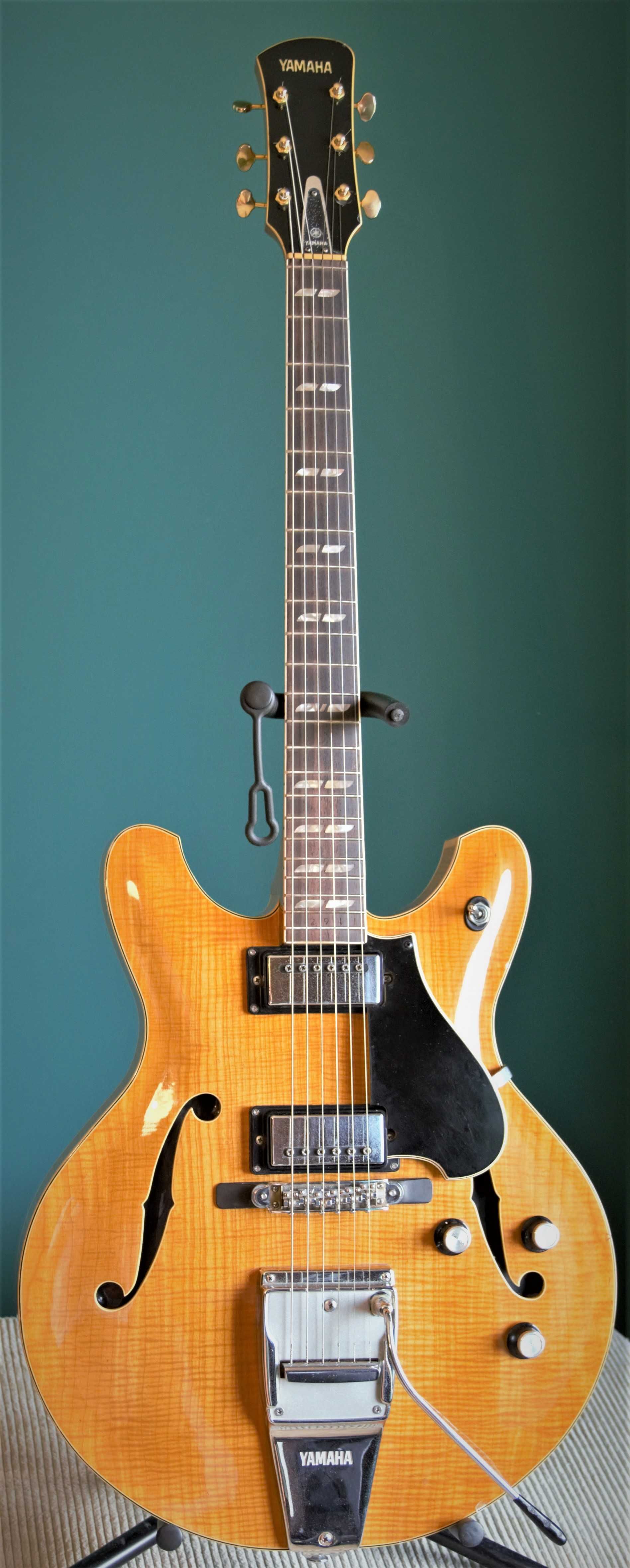jazzowa gitara semihollowbody YAMAHA