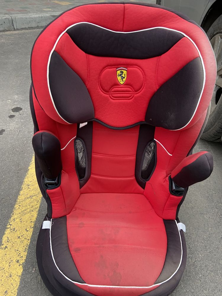 Продам авто кресло Ferrari