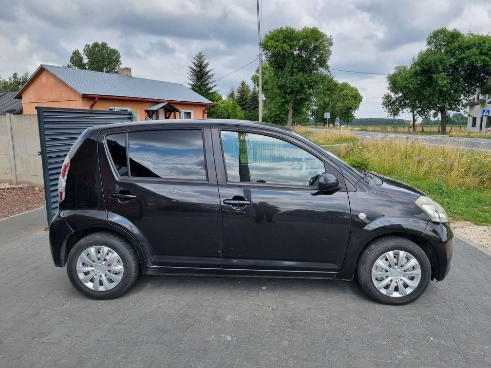 Daihatsu sirion 1.3 benz / Toyota yaris