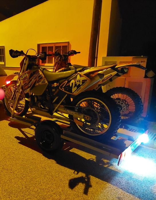 Vendo atrelado 3 motas