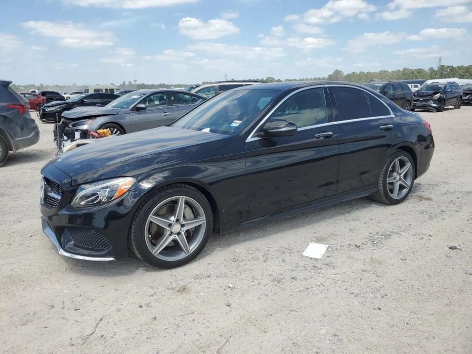 Mercedes-Benz Klasa C autko z 2016 roku z małym przebiegiem w drodze!
