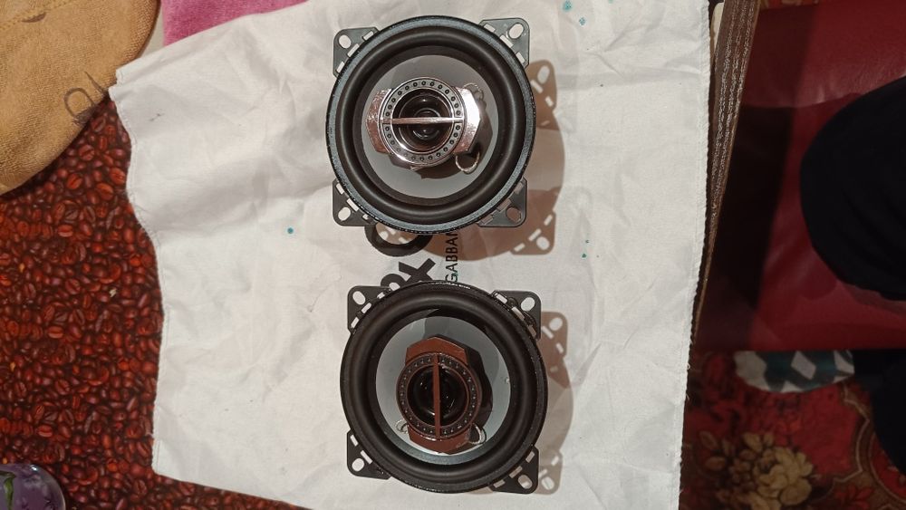 Дінаміки в авто майже нові