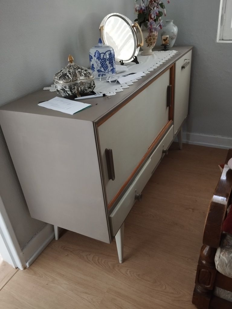 Dois móveis sala jantar
