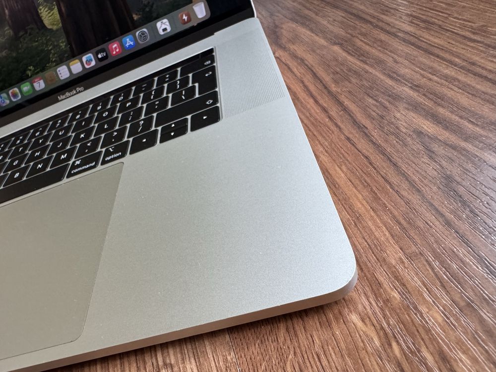 Laptop MacBook Pro 15 i7-8850H/16/512 A1990 Silver 2018 Sequoia