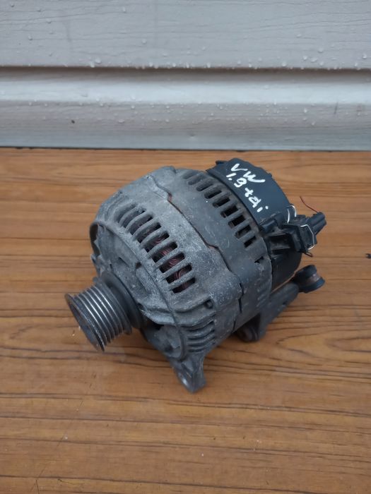 Генератор Volkswagen Golf/Passat/Sharan/T4/Audi/Skoda Octavia/Seat