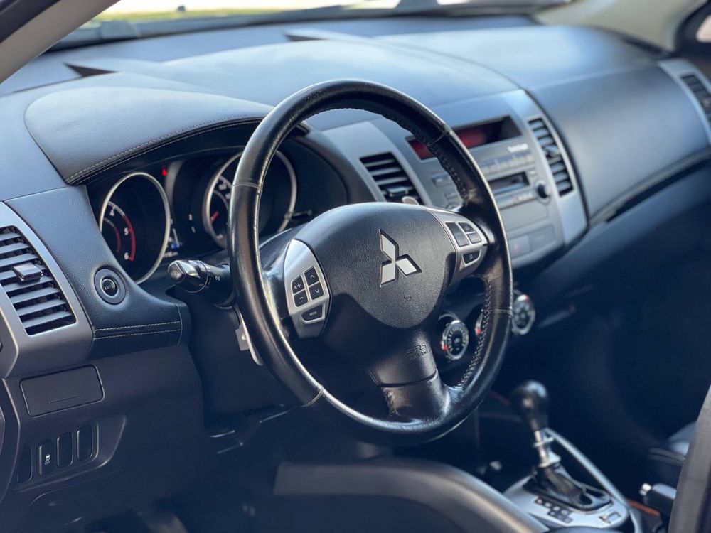 Mitsubishi Outlander XL ДИЗЕЛЬ АВТОМАТ 7 мест (Митсубиши Аутлендер)