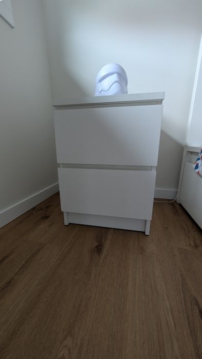 Quarto (duas) crianças.