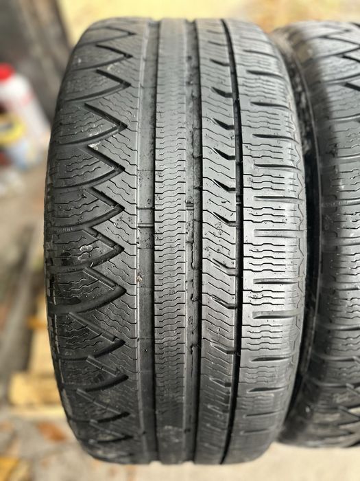 Продам пару зимних шин Michelin 215/50 R17