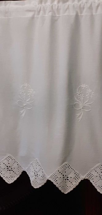 Firanka krótka lamberkin bawełniana z haftami i koronką