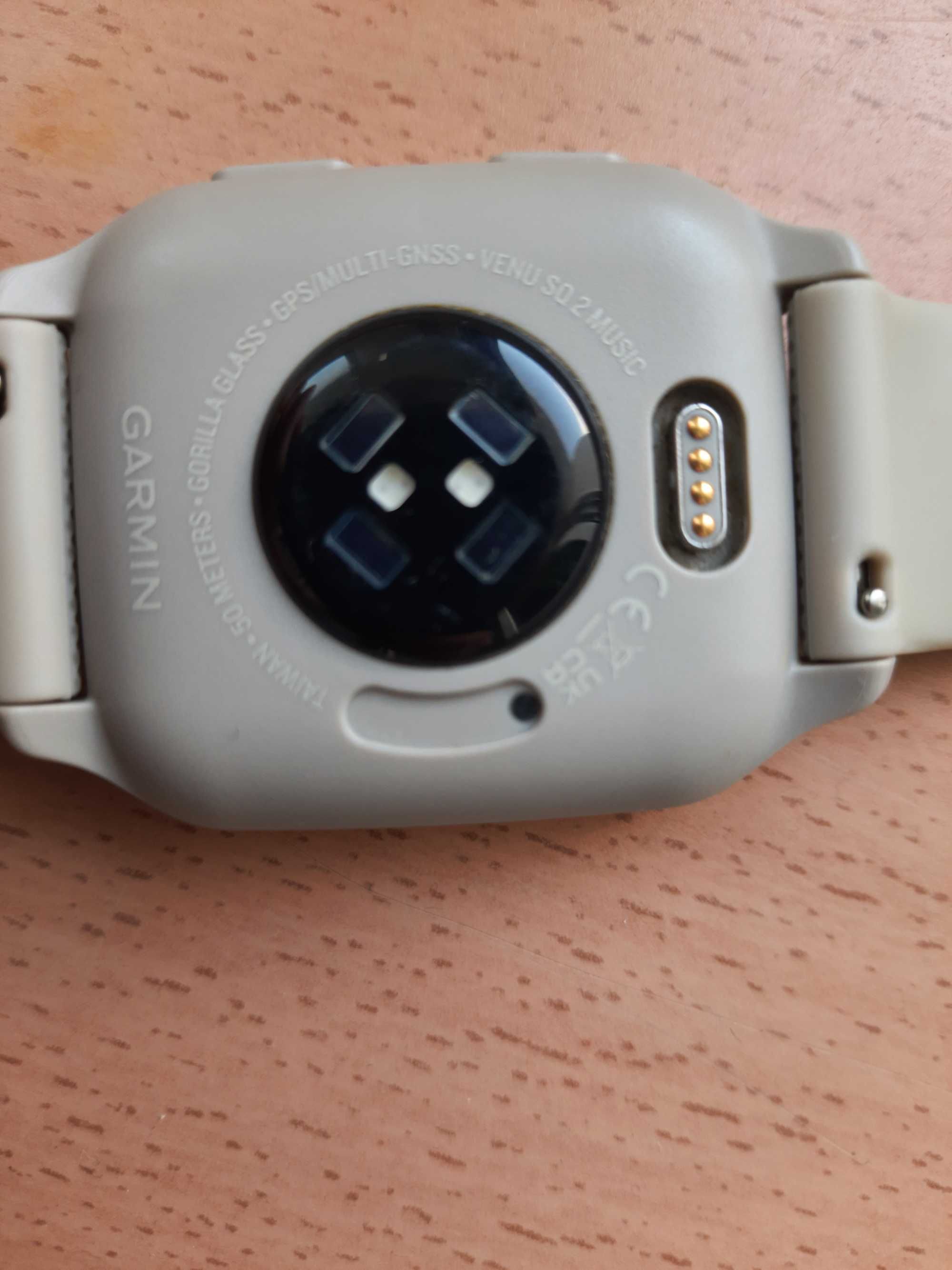 Smartwatch Garmin Venu SQ2 Music GPS kremowo-biały