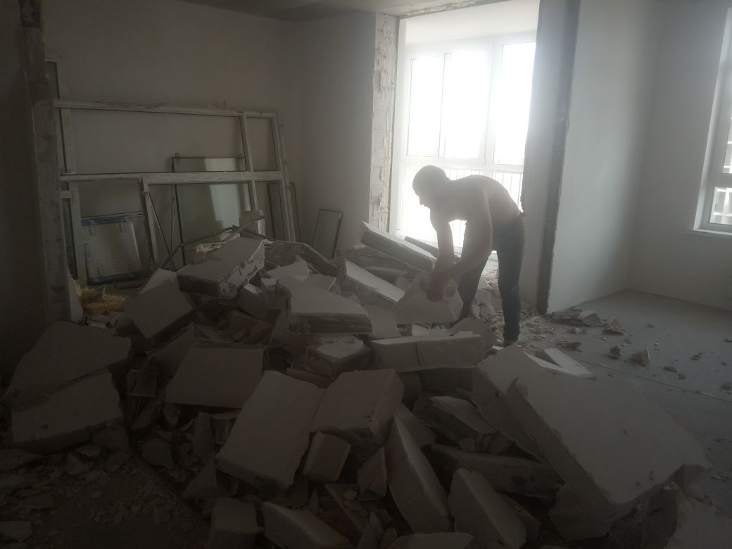 Демонтаж стін,підлоги, обоїв,штукатурки,плитки, стяжки. Київ і околиці