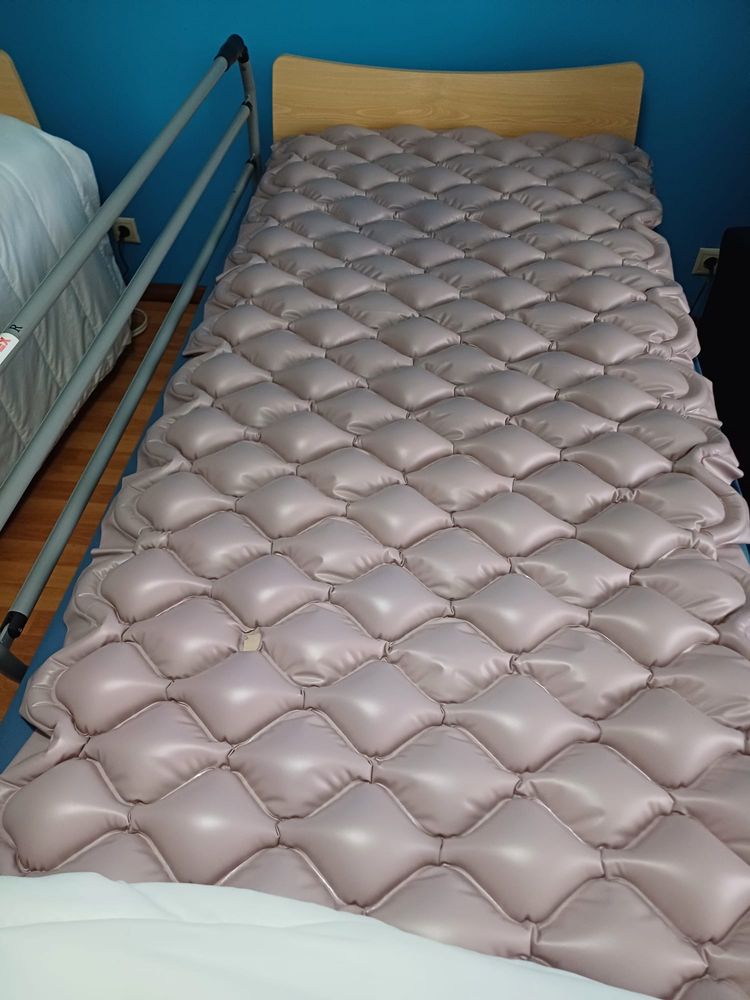 Cama articulada com colchão anti escaras