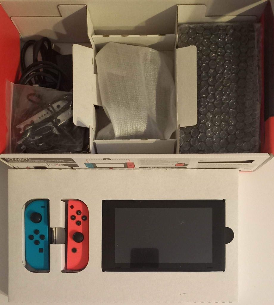 NINTENDO SWITCH + MarioKart LIVE + RingFit Ad venture + 2 gry