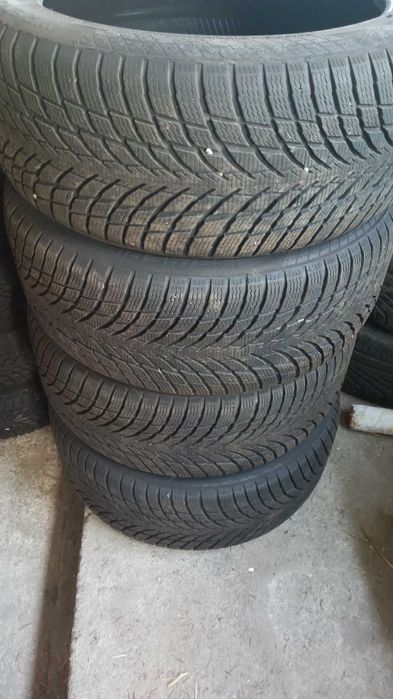Nokian 235/45R18 4 szt.