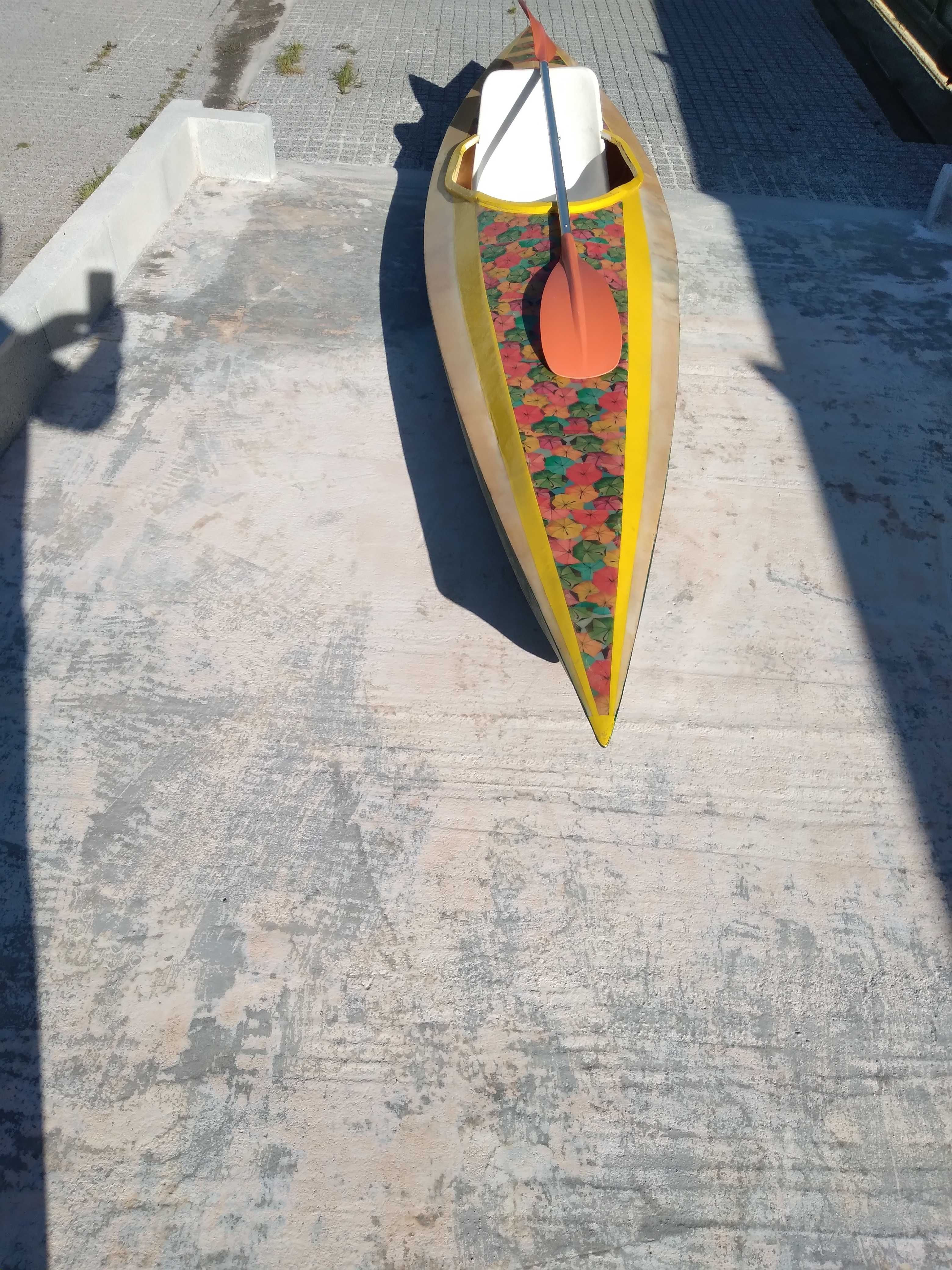 KAYAK -  Como novo.