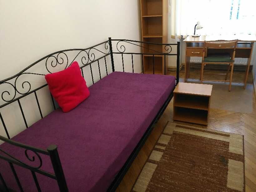 Pokój dla studentki 1 roku/ też os. pracującej/ girl - 5 min Dw PKP