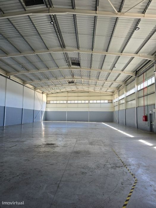 Arrendamento Armazém - Zona Industrial Lendal Canelas