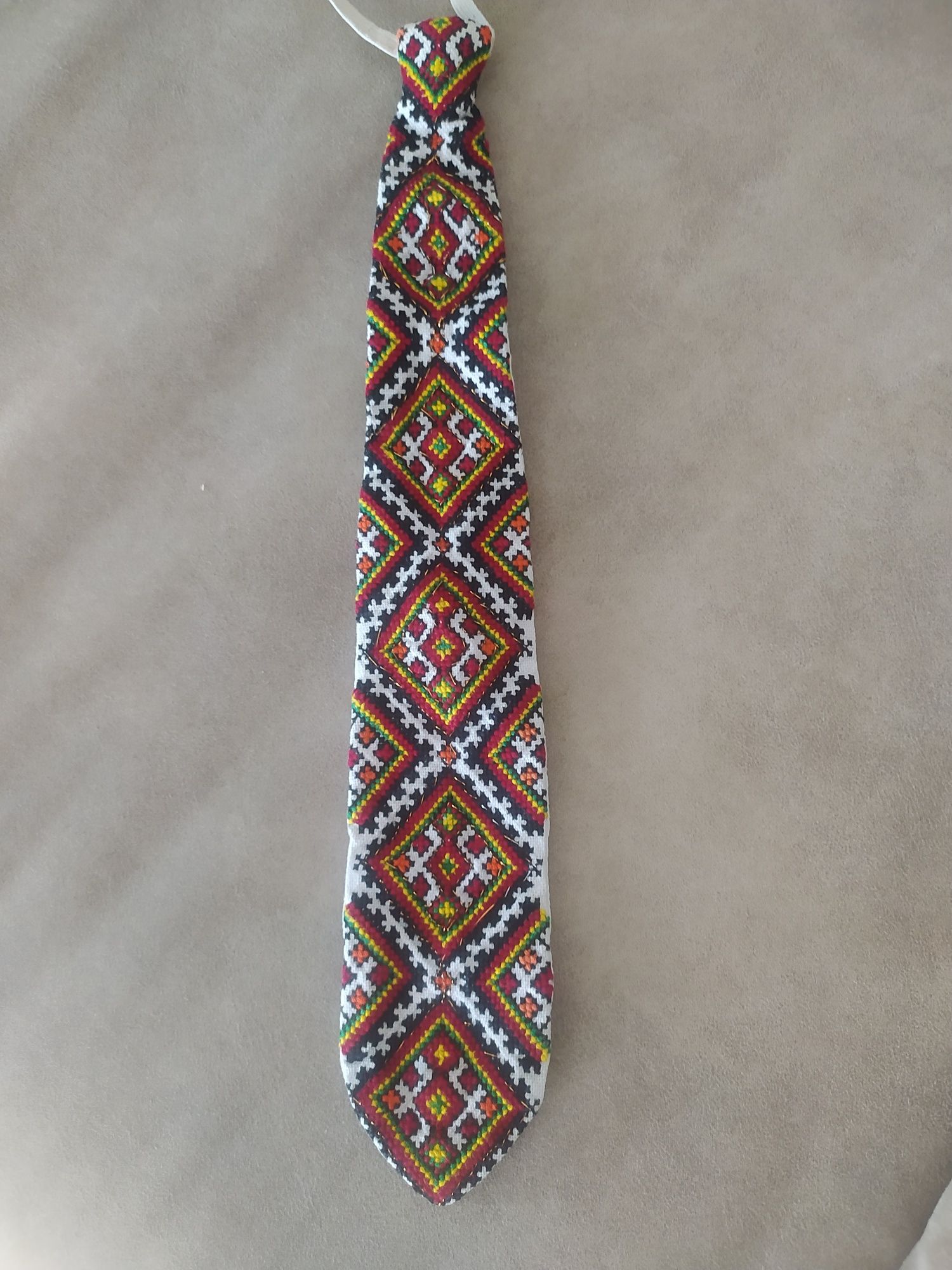 Українська краватка (галстук)