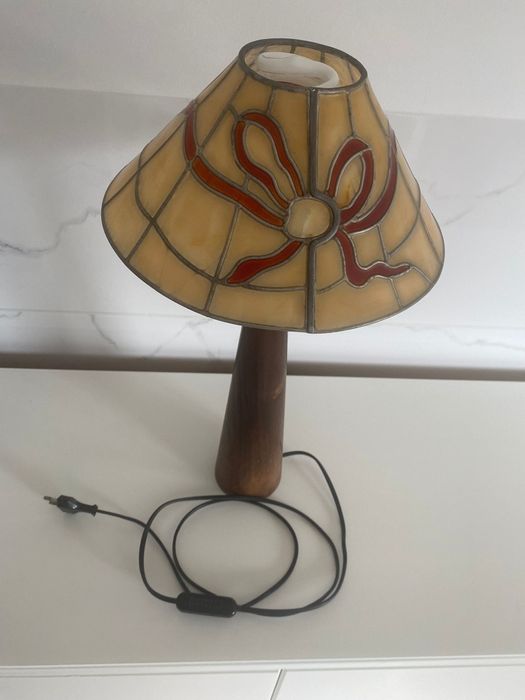 Candeeiro madeira e abajur vitral